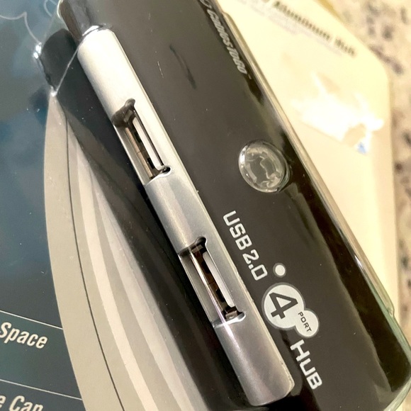 Usb 4 port HUB  cables to go new - Picture 1 of 6